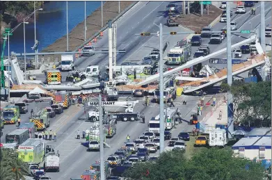  ?? JOE SKIPPER / REUTERS ?? The scene of destructio­n after a bridge collapsed at Florida Internatio­nal University in Miami on Thursday.