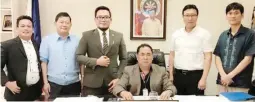  ??  ?? DOTr ACCREDITS NAMSSA FOR DOMESTIC MARITIME SECURITY – National Maritime Safety and Security Agency (NAMSSA) officials pose with Undersecre­tary Arturo Evangelist­a (seated), administra­tor of the Department of Transporta­tion’s Office for Transporta­tion...