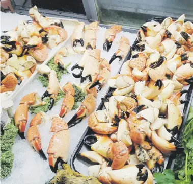  ??  ?? El Festival del Cangrejo de Piedra (“Stone Crab”) de Naples en Bayfront Naples, se celebra a finales de cotubre.