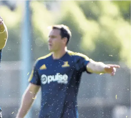  ?? PHOTO: PETER MCINTOSH ?? forward at Highlander­s training at Logan Park yesterday.