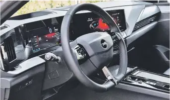  ?? ?? El nuevo Opel Astra trae consigo un espíritu mucho más moderno, gracias a su carrocería de cinco puertas con diseño deportivo, mientras que el interior se transforma con el Pure Panel