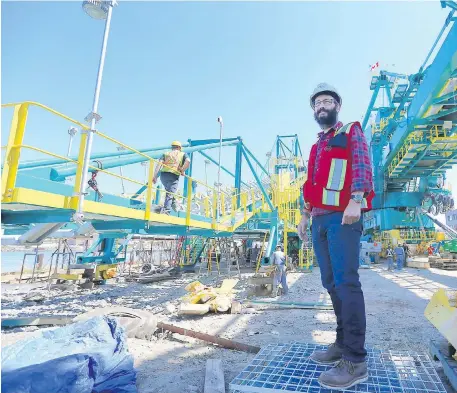  ?? ADRIAN LAM, TIMES COLONIST ?? Dave Bukovec, GM of United Engineerin­g, stands in front of the coal stacker-reclaimer which will be shipped to Vancouver this month.