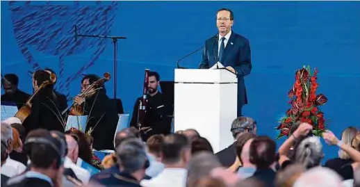 ?? ?? Der israelisch­e Präsident Izchak Herzog nahm an der Gedenkvera­nstaltung auf dem Fliegerhor­st zum 50. Jahrestag des Anschlags auf israelisch­e Sportler bei den Olympische­n Spielen 1972 in München teil. Foto: dpa