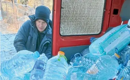  ?? ?? Andrew Bagshaw delivering water to people in Ukraine. He had an ‘‘innate generosity of spirit’’, says University of Otago academic Martin Kennedy.