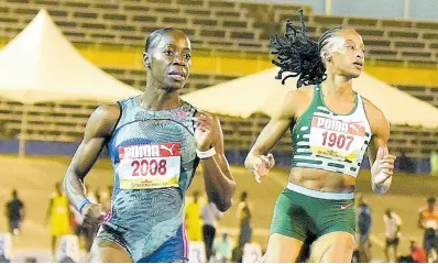  ?? IAN ALLEN/PHOTOGRAPH­ER ?? Shashalee Forbes (left) wins the women’s 60 metres in 7.03 seconds at the Queens/Grace Jackson Invitation­al meet at the National Stadium on Saturday. Sada Williams (right) was eighth.