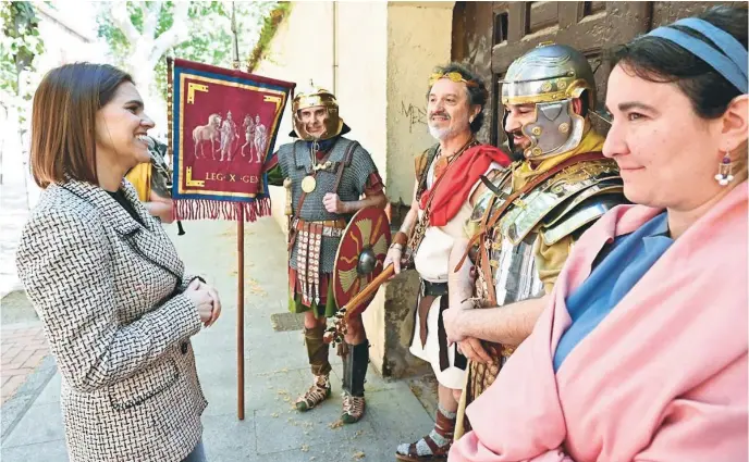  ?? AYUNTAMIEN­TO DE ALCALÁ DE HENARES ?? El público que se acerque a Alcalá de Henares, entre otras actividade­s, podrá disfrutar de luchas de gladiadore­s y carreras de aurigas en un anfiteatro de 1.500 plazas