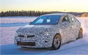  ??  ?? Dem Erlkönig des Opel Corsa wurde im frostigen schwedisch­en Lappland auf den Zahn gefühlt.