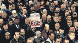  ?? REUTERS ?? People attend a symbolic funeral prayer for Saudi journalist Jamal Khashoggi at the courtyard of Fatih mosque in Istanbul.