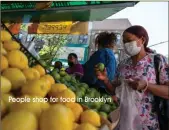  ?? People shop for food in Brooklyn ??