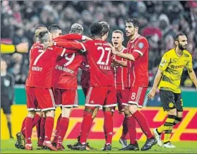  ?? FOTO: EFE ?? El Bayern elimina al campeón Líder en la Bundesliga, sigue soñando con el triplete