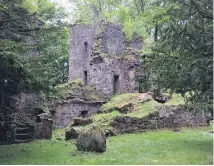  ?? AMY S. ECKERT, TRIBUNE NEWS SERVICE ?? Rob Roy is said to have taken shelter at Finlarig Castle, less than two kilometres from the centre of Killin.