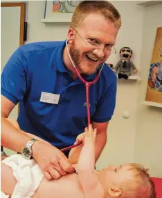  ?? Foto: Anja Fischer ?? Seit Mai arbeitet er mit, ab Oktober übernimmt Dr. Johannes Aicher in Bobingen dann die Kinderarzt Praxis von Dr. Elmar Dietmair.