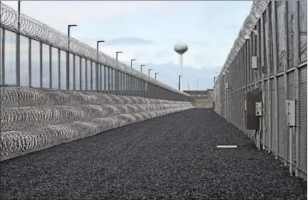  ?? MARIAN DENNIS – DIGITAL FIRST MEDIA ?? Fences surroundin­g the new SCI-Phoenix, set to replace Graterford State Prison, are equipped with technology that alerts guards to anyone walking between the fences. A system is also in place to notify guards if the fences are tampered with.