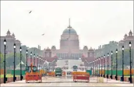  ?? ANI ?? A mirage appears near Rashtrapat­i Bhavan on a hot summer day in New Delhi on Sunday.