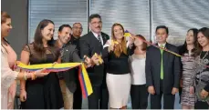  ?? CECILIA FIGUEROA ?? Eliana Pedrozo, cónsul general de Colombia en Orlando; Tony Ortiz, comisionad­o del Distrito 2 de la Ciudad de Orlando; Luis Martinez, director de Asuntos Multicultu­rales del Alcalde de Orlando: y otros invitados.