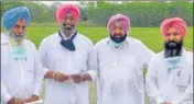  ?? HT PHOTO ?? Punjab CM Capt Amarinder Singh with Sukhpal Singh Khaira and two other rebel AAP MLAS in Chandigarh.