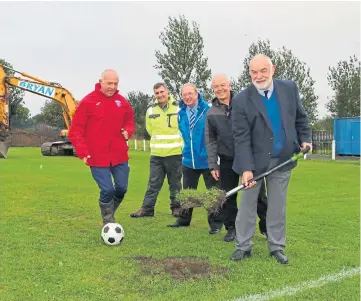  ?? ?? DIGGING IN: Perth and Kinross Council leader Murray Lyle, front, with Campbell Sands, Iain Waddell, Sandy Thomson and Stephen Bryant. Picture by Gareth Jennings.