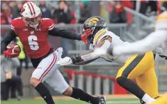  ?? MARK HOFFMAN / MILWAUKEE JOURNAL SENTINEL ?? Wisconsin wide receiver Danny Davis should be ready for the season opener, coach Paul Chryst said.