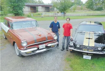  ?? PHOTOS: ALYN EDWARDS ?? Twins Dan and Ron Gaudet share a passion for collector cars. They get together on Sundays to work on Dan’s ultrarare 1955 Pontiac Safari and Ron’s customized 1965 Mustang.
