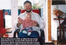  ??  ?? Avec sa fille Sara en 1999, au début de son congé paternité d’un an, «la plus belle année de sa vie», comme il la décrit. Gian Domenico Borasio a essayé de transmettr­e à sa fille sa passion pour la musique.