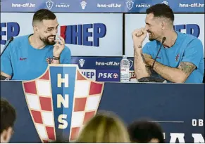  ?? FOTO: AP ?? Kovacic y Lovren, sonrientes antes los medios,
serán titulares mañana ante Brasil