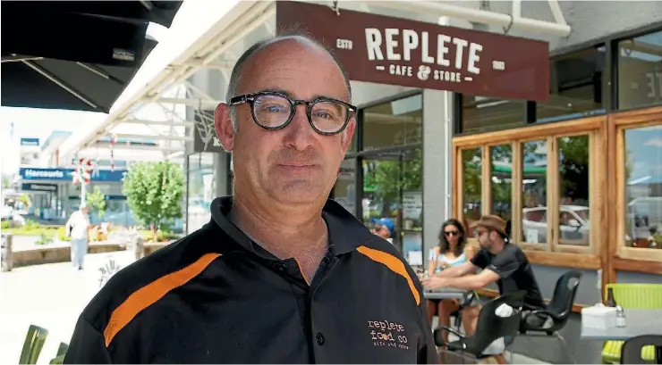  ?? MATT SHAND ?? Replete cafe Owner Chris Johnstone says it has been a bumper year for Taupo retailers thanks to promotion, and a bit of help from the weather.