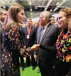  ??  ?? LETIZIA CON GLORIA GARZA “Mi esposo agradeció la deferencia de haber asistido al pabellón de México y le comentó [a Letizia] que nuestro país contará con un gran producto: el Tren Maya”.