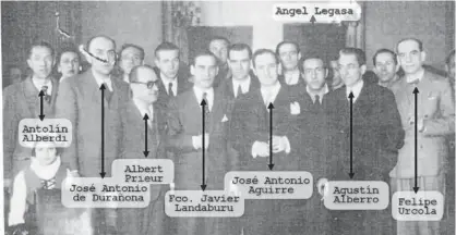  ??  ?? La delegación del Gobierno Vasco en París, con Legasa Bataller junto al lehendakar­i Aguirre.