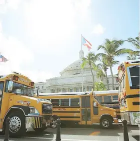  ??  ?? El presidente de la Federación de Porteadore­s Escolares, advirtió que solo en Arecibo no menos de dos mil estudiante­s se verán afectados.