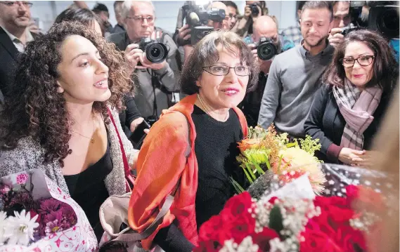  ?? RYAN REMIORZ / THE CANADIAN PRESS ?? Homa Hoodfar, centre, and her niece, Amanda Ghahremani, arrive at Montreal’s Trudeau Airport on Thursday. Hoodfar was held in Iran’s Evin prison for more than 100 days.