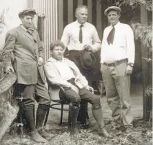  ?? Apic / Getty Images 1913 ?? Poet George Sterling, a man of many contradict­ions ( left), hangs out with journalist Jimmy Hopper and authors Harry Leon Wilson and Jack London at the Bohemian Grove in 1913.
