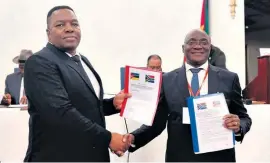  ?? ?? National police commission­er General Fannie Masemola and his Mozambican counterpar­t Inspector General Bernardino Rafael after signing the Joint Action Plan