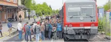  ?? ARCHIVFOTO: BERND TREFFLER ?? Zu volle Züge, Verspätung­en und Ausfälle plagen seit Jahresbegi­nn die Fahrgäste in der Region.