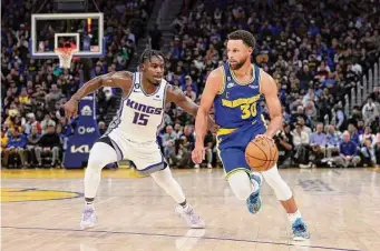  ?? Ezra Shaw/Getty Images ?? Stephen Curry scored a season-high 47 points to go with eight rebounds and eight assists in 38 minutes. The Warriors ended a five-game losing streak and improved to 4-7.