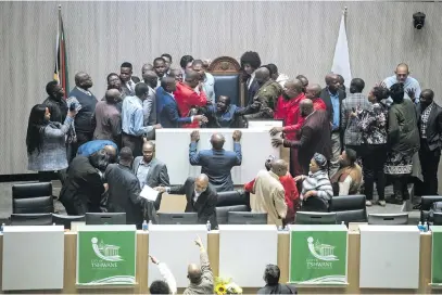  ?? Picture: Jacques Nelles ?? UPROAR. There was chaos at a special council meeting at Tshwane House in Pretoria yesterday.