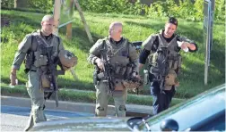  ?? JOSE LUIS MAGANA/ AP ?? Police officers work at the scene of a shooting at the Capital Gazette in Annapolis, Md., Thursday.