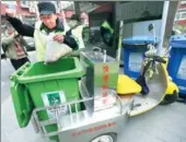  ?? CAO BOYUAN / FOR CHINA DAILY ?? A sanitation worker collects kitchen waste in a residentia­l area in Beijing’s Chaoyang district onWednesda­y.