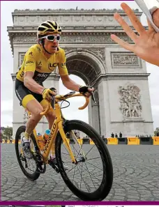  ?? EPA ?? King of the road: he passes the Arc de Triomphe