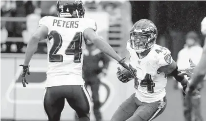  ?? ELAINE THOMPSON/AP ?? Ravens cornerback­s Marlon Humphrey (44) and Marcus Peters celebrate after Humphrey returned a fumble for a TD on Sunday.