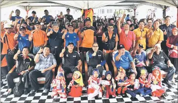  ??  ?? Ahmad Lai (seated, centre) and Wahed on his right join others showing their thumbs-up for the camera during the event at Kampung Selanyau in Bekenu.