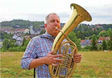  ?? FOTO: HEIKO LEHMANN ?? Der 55-Jährige war 26 Jahre der Vorsitzend­e des Musikverei­ns Arion. Mitglied ist Peter Hinschberg­er schon seit seinem zwölften Lebensjahr.