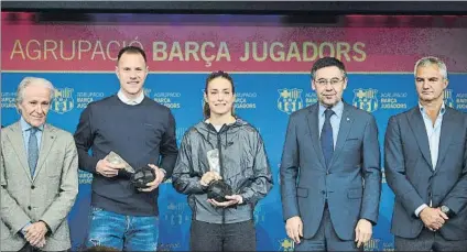  ?? FOTO: MANEL MONTILLA ?? Marc André ter Stegen y Alexia Putellas
Los premiados, junto a Ramon Alfonseda, Josep Maria Bartomeu y Javier Bordas