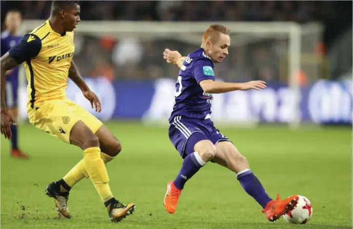  ?? © Vincent Van Doornick/isosport ?? Anderlecht kan tegen Club Brugge opnieuw een beroep doen op Adrien Trebel (r.), die terugkeert uit schorsing.