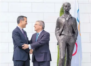  ?? JEAN-CHRISTOPHE BOTT/KEYSTONE VIA AP ?? Eric Garcetti, mayor of Los Angeles, left, shakes hands with IOC President Thomas Bach during a meeting Monday at the Olympic Museum in Lausanne, Switzerlan­d.