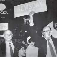  ??  ?? NEW YORK NEWSDAY Laventhol, right, with New York Mayor Ed Koch in 1986.