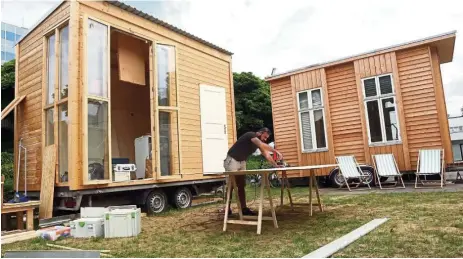  ??  ?? Fadi working at the Tiny Houses Project’s constructi­on site at the Bauhaus-Archiv Museum of Design.