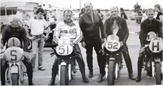  ??  ?? Above: Illustriou­s company: [from left] John Surtees, Tim Parker, George Begg, David Bell and Hugh Anderson at Ruapuna 1981