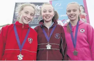  ??  ?? Fast pace
Kloe Hamilton (right) of Hallside Primary came third in the P7 girls 100m