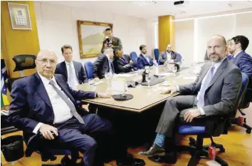  ?? — Reuters ?? The chief executive of Uber Technologi­es Inc, Dara Khosrowsha­hi (R) attends a meeting with Brazilian Finance Minister Henrique Meirelles in Brasilia, Brazil.