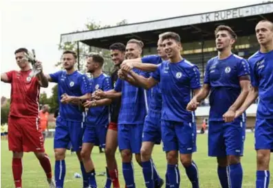  ?? FOTO GOYVAERTS ?? Vreugde bij de spelers van Rupel Boom na de vlotte bekerzege tegen Ternesse.